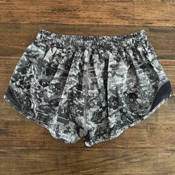Lululemon Hotty Hot Short II Low Rise Black and Gray Athletic Shorts - Picture 5 of 11